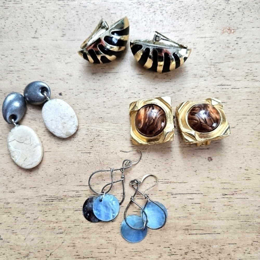 Earrings clip on